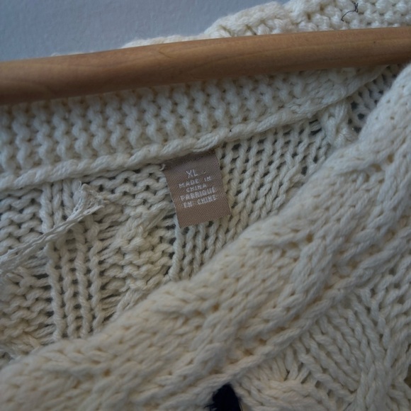 Knitted and Knotted XL Sweater cable knit ribboned - Picture 9 of 13